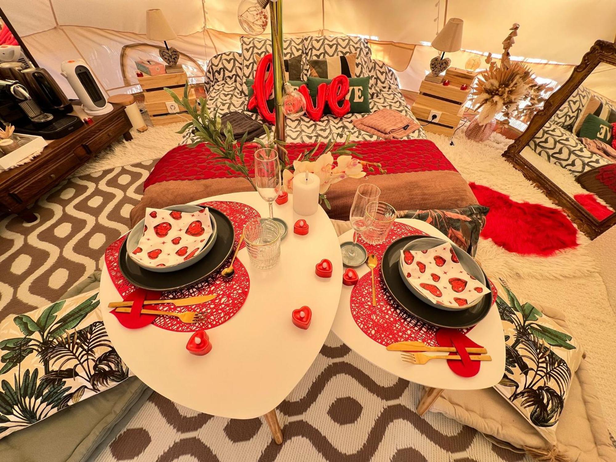 Love Room Tente Lodge Spa Mfg Chez C&C, Exclusivement Reservee Aux Adultes Cantaron المظهر الخارجي الصورة
